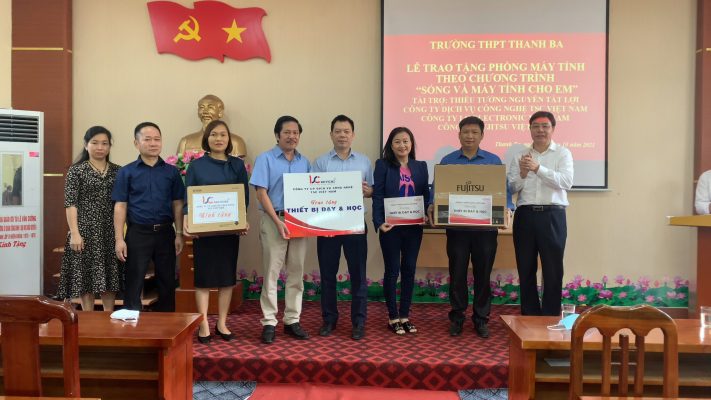TSC trao tặng thiết bị dạy và học cho Trường PTTH Thanh Ba, tỉnh Phú Thọ